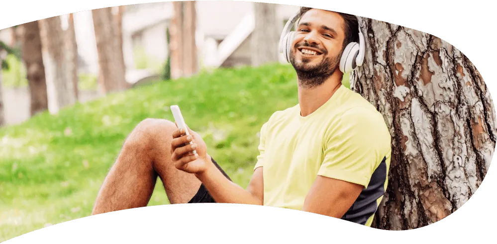 Pessoa relaxando na natureza